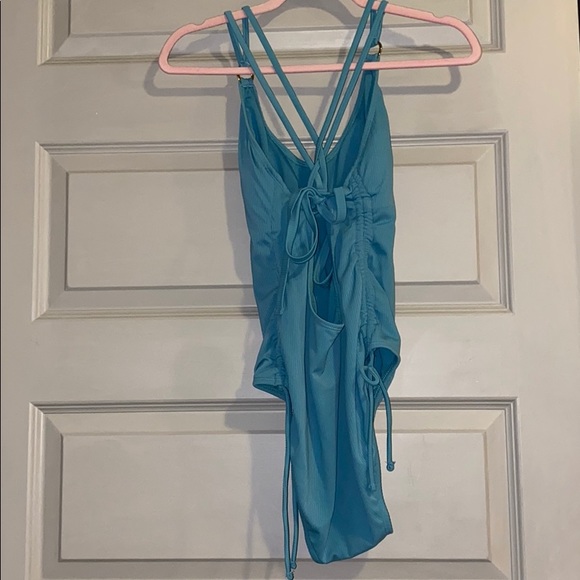 Bikini - Picture 2 of 4